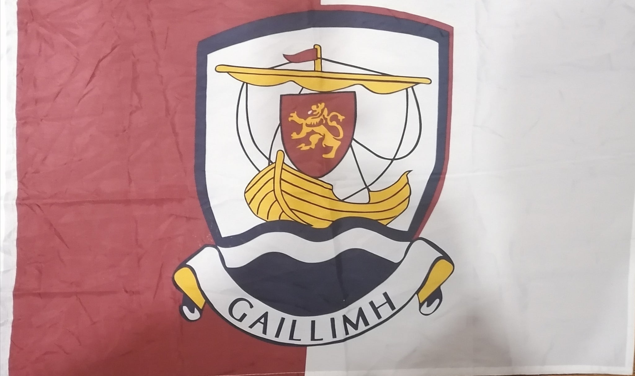 Bandiera Contea Red & White 5x3 FT - Derry, Cork, Louth, Magherafelt GAA